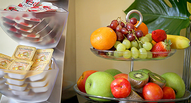 Breakfast buffet: fruit